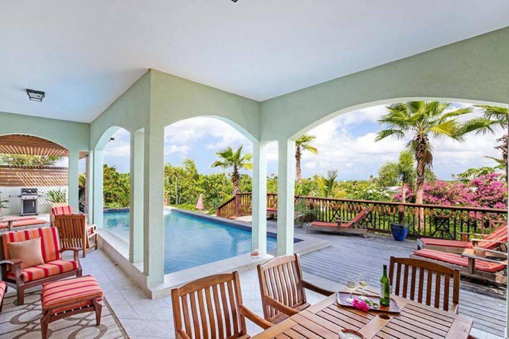 Pelican Paradise Villa - Leeward Beach Grace Bay Exterior photo