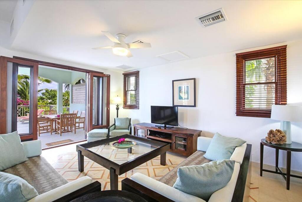 Pelican Paradise Villa - Leeward Beach Grace Bay Exterior photo